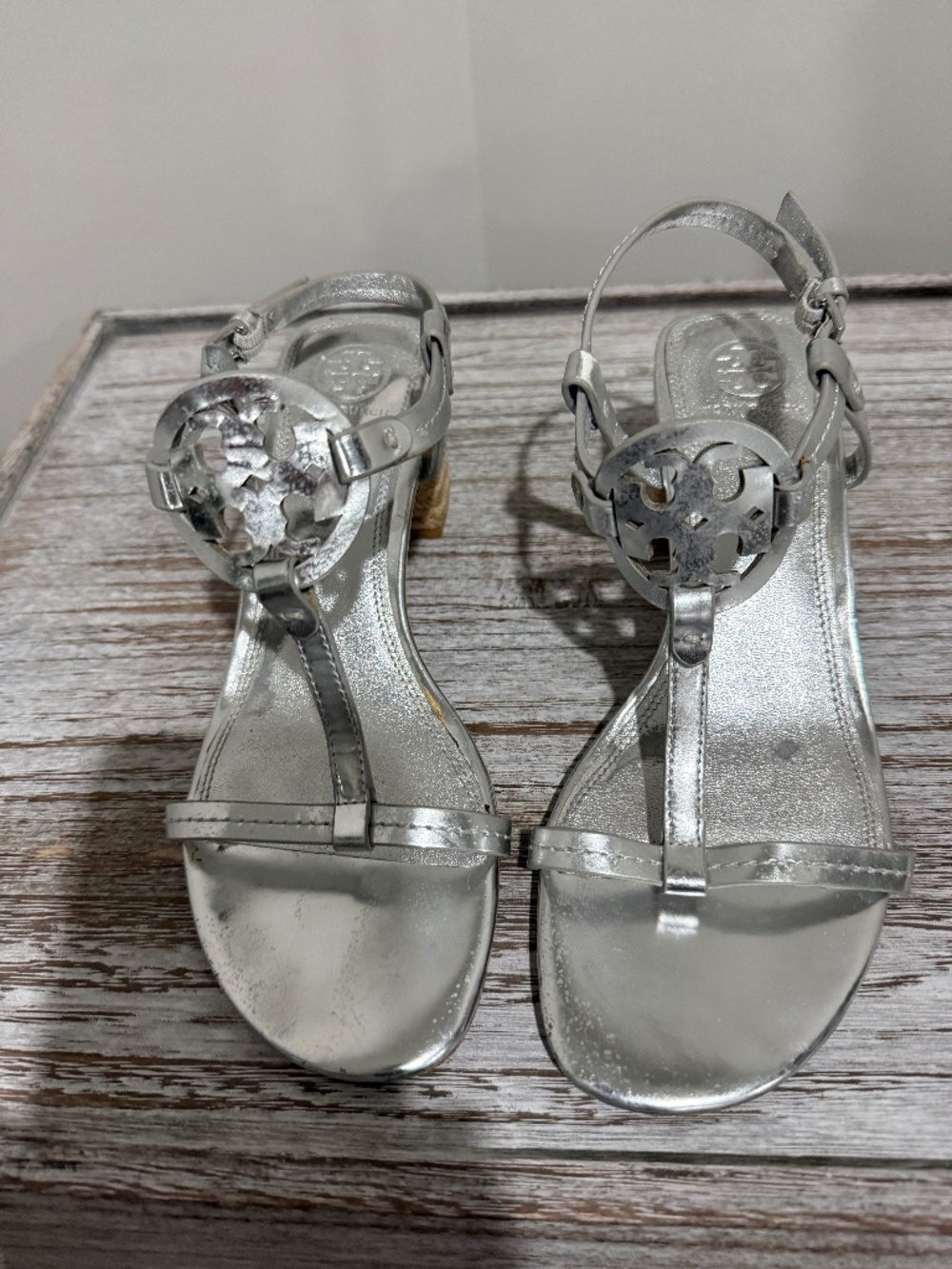 TORY BURCH SILVER LEATHER T STRAP SLING BACK SANDAL W/BRAIDED ROPE BLOCK HEEL 8